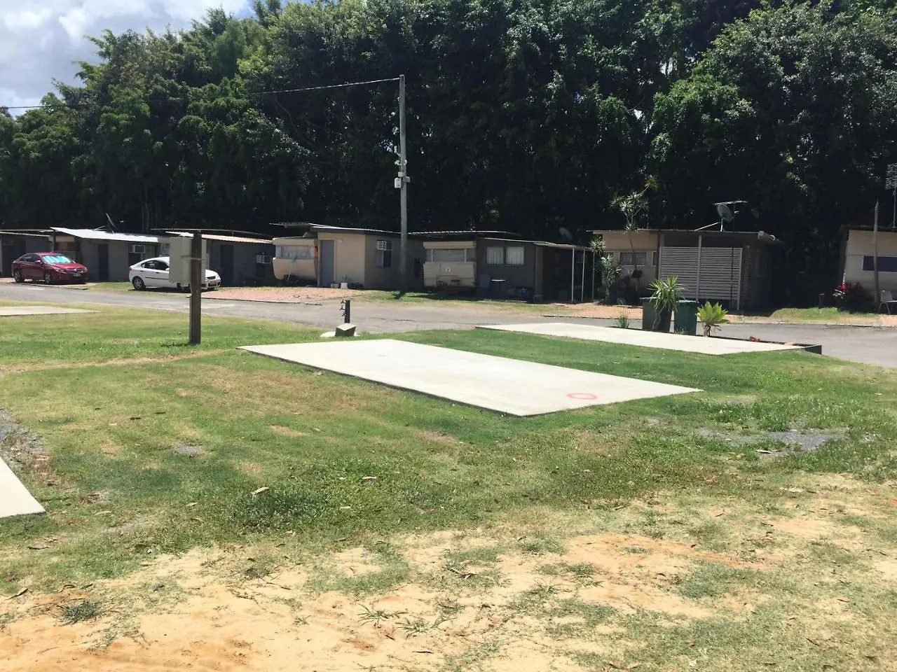 Yandina Caravan Park 0*,